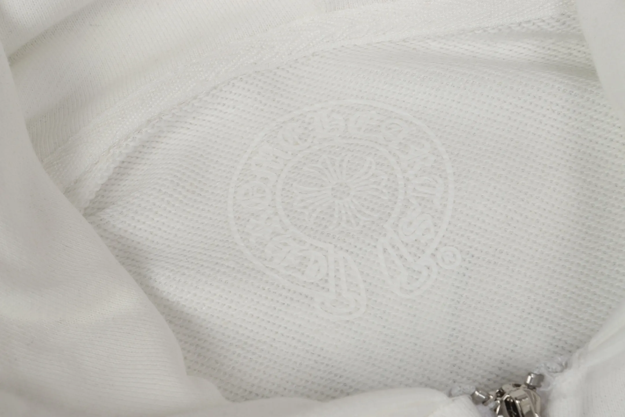 P250 cross-border model, please do not place an order if you are pursuing quality - Chrome Hearts/Chrome Hearts Colorful Cross ✝️ Printed zipper sweatshirt cardigan jacket - High weight, high density and high quality. The wool is soft, delicate and skin-friendly. It feels soft and silky. It has excellent warmth and skin-friendly properties - Custom-woven and dyed, no color difference. No matter the fabric or workmanship details, it beats the ordinary version on the market - Hardware zipper accessories are all customized, full of details - Color: black white -Size: S M L XL